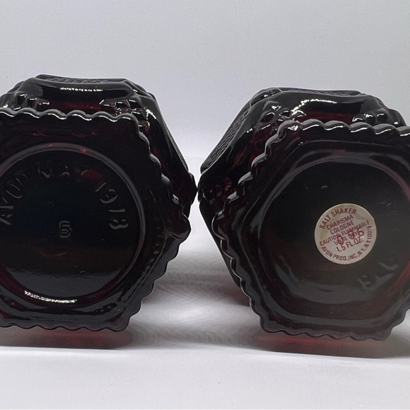 Avon Cape Cod Salt and Pepper Shaker Cologne Bottles. EUC - Picture 6 of 6